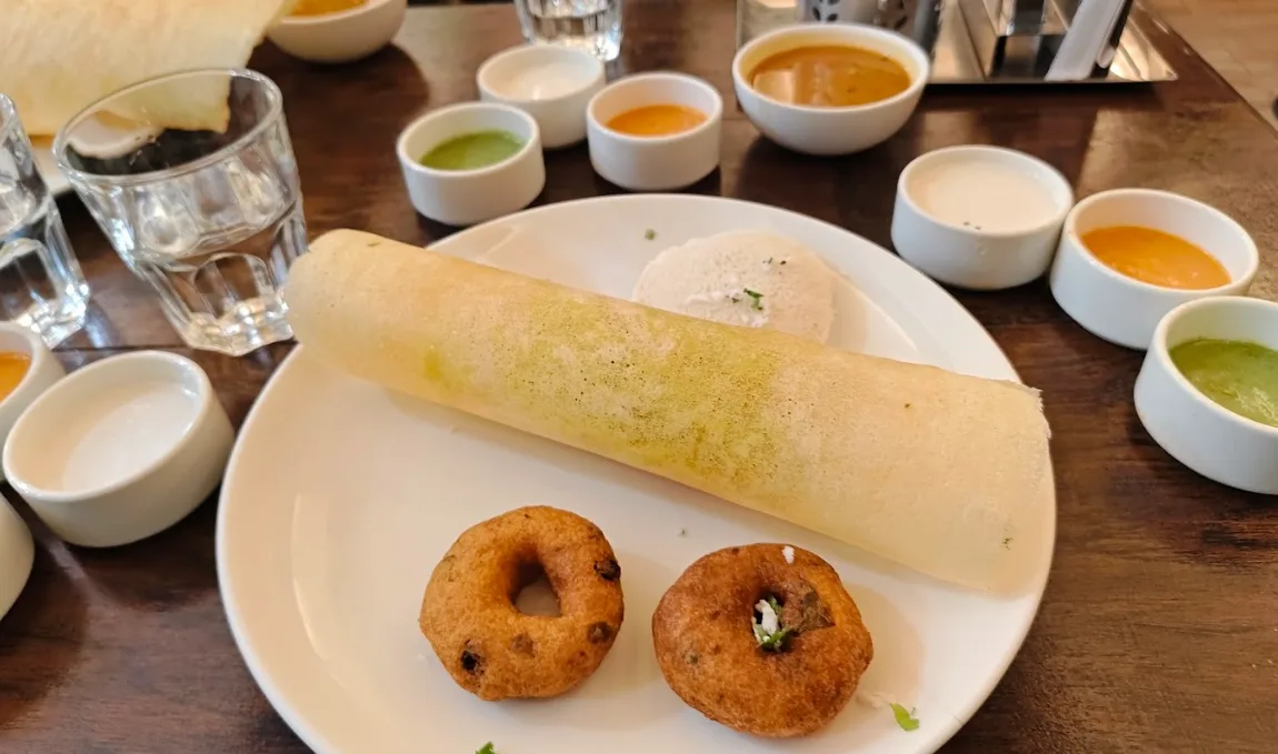 best food in Lucknow - Dosa and Sambhar Vada - curry leaf